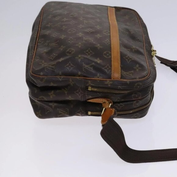 LOUIS VUITTON Monogram Reporter GM Shoulder Bag - Picture 3 of 16